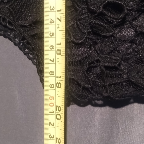✨Express Elegant Black Lace Top Size Large - Picture 9 of 9